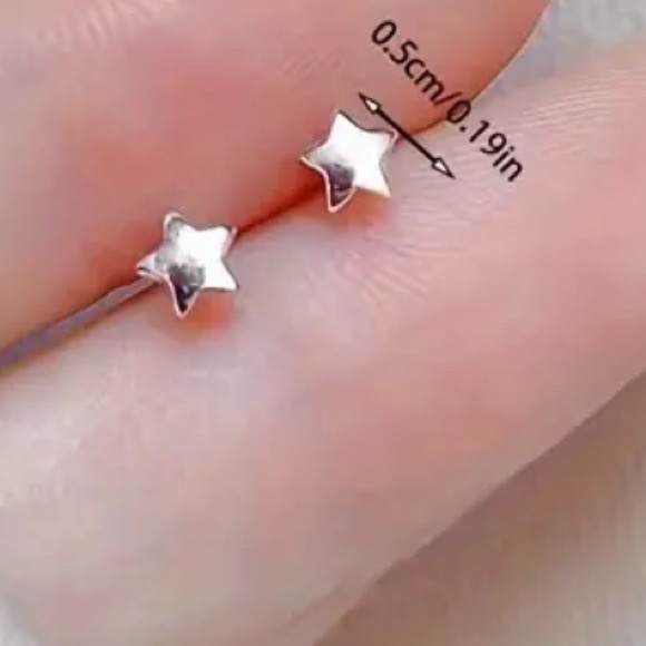 925 Sterling Silver Mini Star Stud Earrings - Picture 1 of 1
